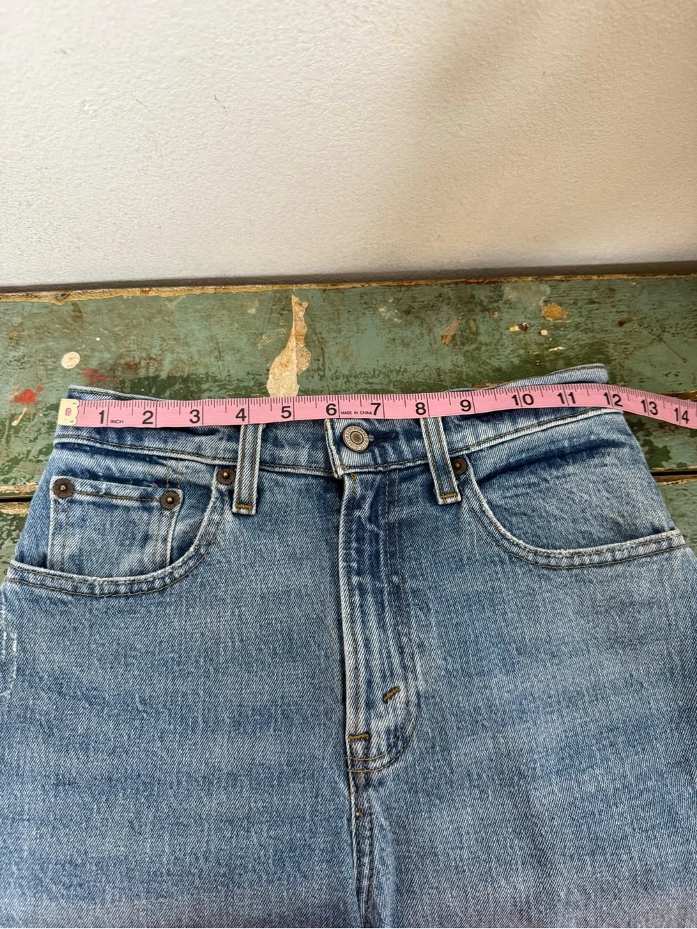 Abercrombie & Fitch CURVE LOVE Ultra High Rise 90s Straight Cut Off Shorts 25S